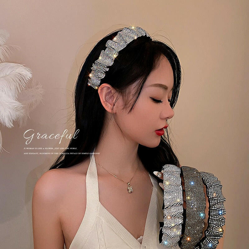 Baroque French Retro Rhinestone Full Diamond Hair Band Exaggerate PresBaroque French Retro Rhinestone Full Diamond Hair Band Exaggerate Pressed Hair Fold Head Band Korean Creative Light Luxury Hair Accessories FemaleTreatment process: inlaid diamondStyle: French retroPopular elements: quasi geometrySize: 16 * 13CMMaterial: cloth, water drill