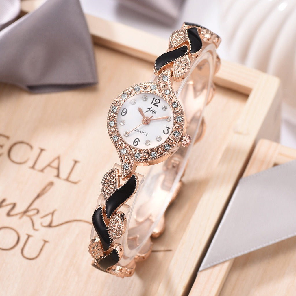 New Cross border Fashion Versatile Women's Love Watch Band with DiamonCross border Fashion Versatile Women'Black box: length * width * height: 14.5cm * 6.5cm * 3cmWaterproof: NoType of movement QuartzWatch parameters: The total length of the watch buckle is approximately 