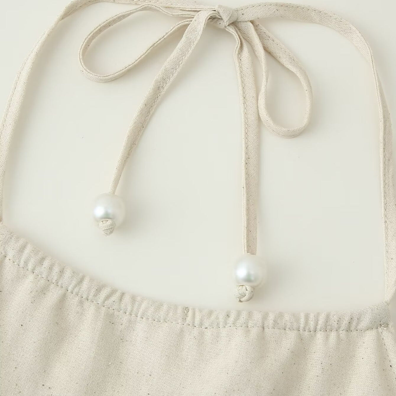 Hanging collar flower embroidered top