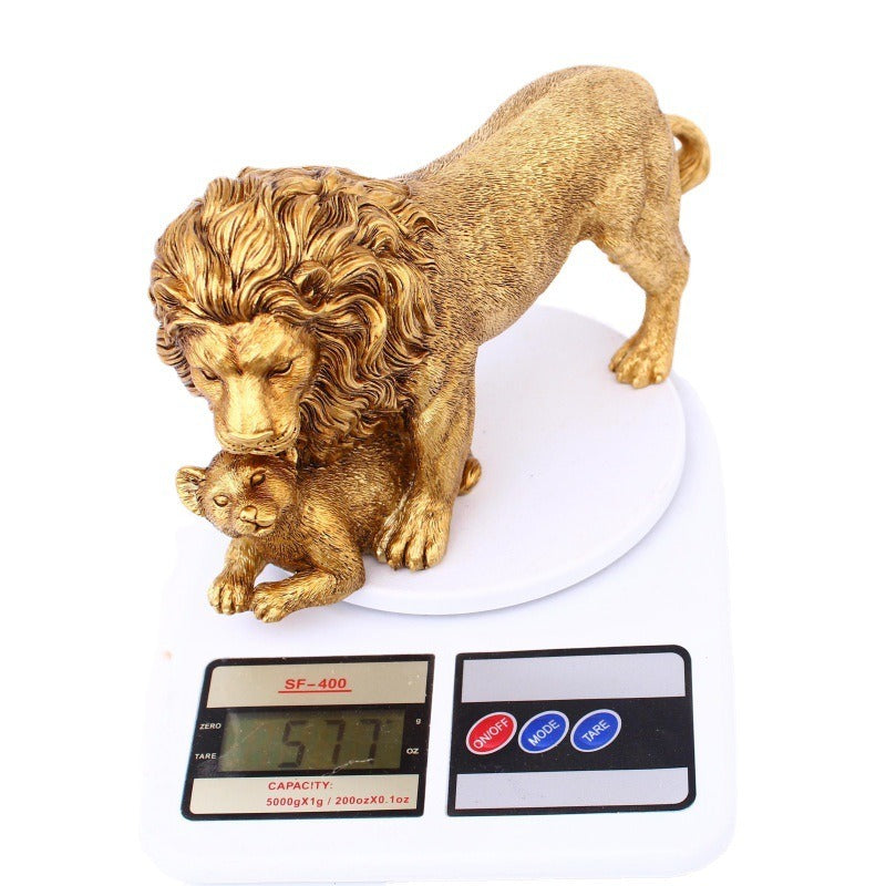 European Lion Resin Crafts Decoration TV Cabinet Restaurant Owner's OfEuropean Lion Resin Crafts Decoration TV Cabinet Restaurant Owner'【 Size 】: 23.5CM in length, 8CM in width, and 13CM in height (450G)Product packaging size: 17.5 * 12 * 28cm【 Material 】: Environmentally friendly product, pressure m